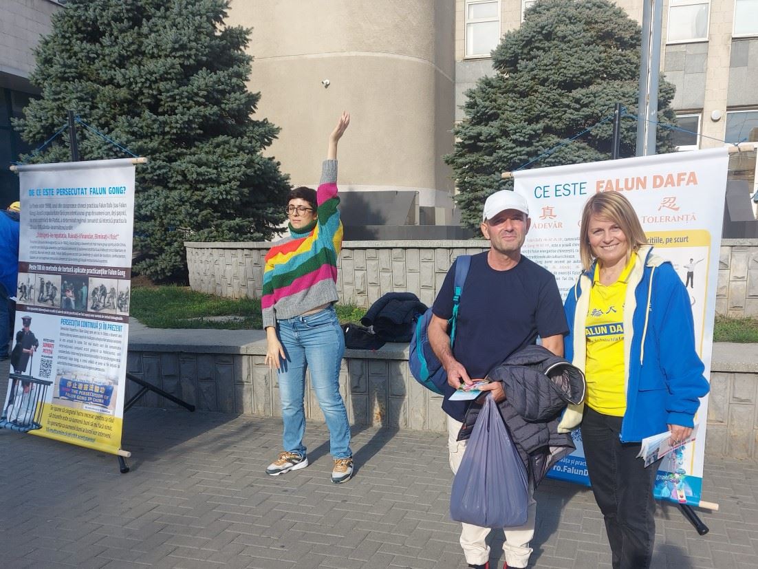 '图6:经济学家康斯坦丁·沃罗内亚努(中)'