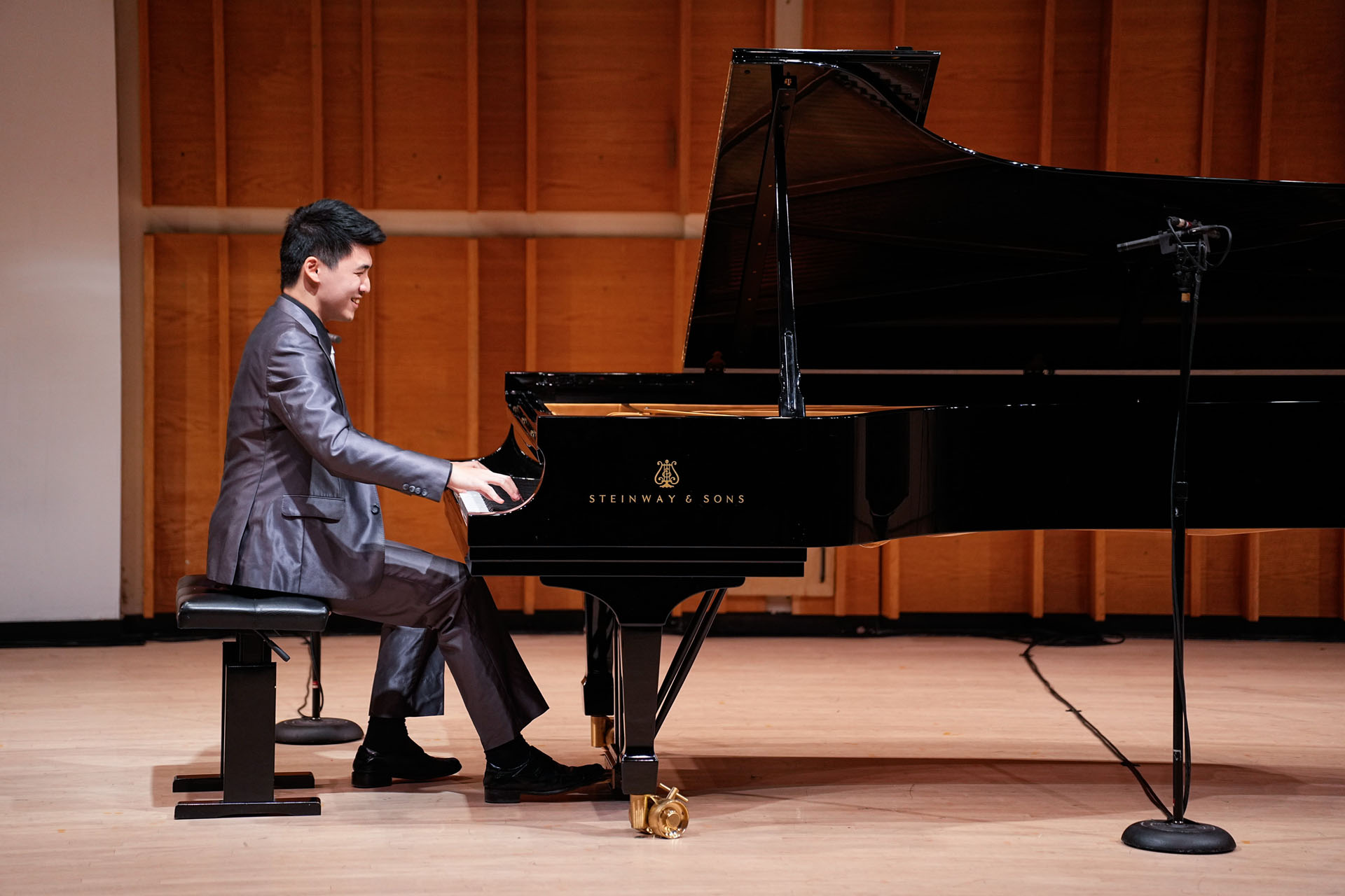 图4:本届大赛银奖得主、台湾选手卢士野(Shih-Yeh Lu)在“获奖者音乐会”上演奏。