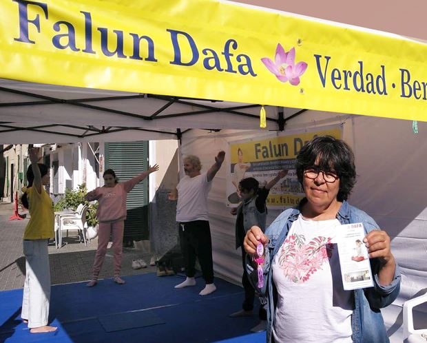 '图7:克劳迪娅:炼功使我非常愉快,我想同化真善忍。'