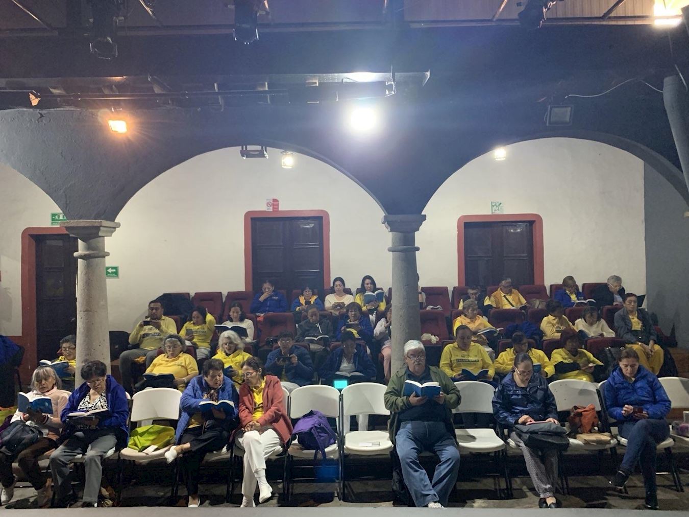 '图22:二零二四年十二月十五日,墨西哥法轮功学员在哈拉帕市集体学法。'