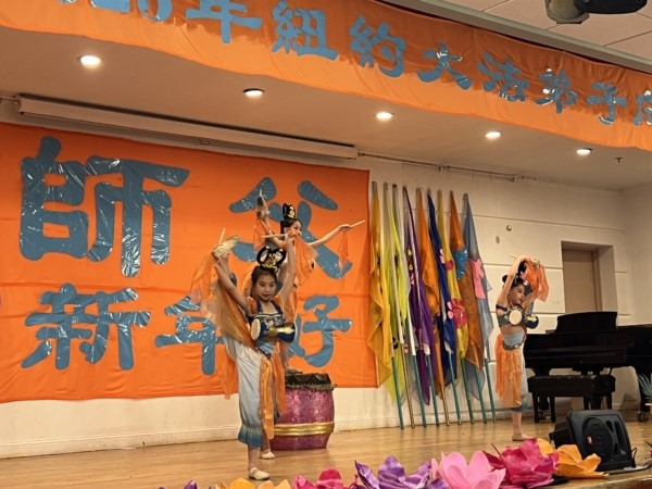 图9:舞蹈《敦煌喜迎春》