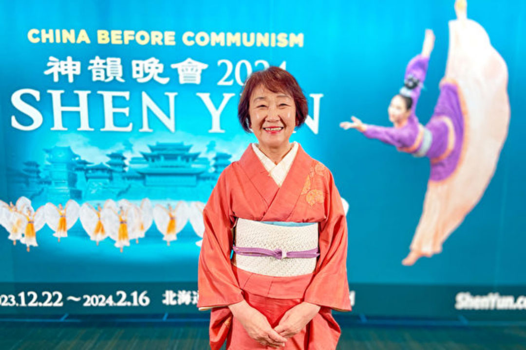 图12:二零二四年二月六日下午,日本企业资讯公司社长中野(Nakano Mutsumi)在北海道札幌市的札幌文化艺术剧场Hitaru(Sapporo Cultural Arts Theater Hitaru)观看了神韵纽约艺术团的第一场演出。(大<span style='max-width:0px!important;margin-left:-4px;color:#eee!important;'>.</span>纪<span style='max-width:0px!important;margin-left:-4px;color:#eee!important;'>.</span>元<span style='max-width:0px!important;margin-left:-4px;color:#eee!important;'>;</span>)