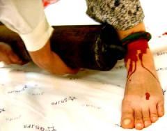 '酷刑演示:脚镣'