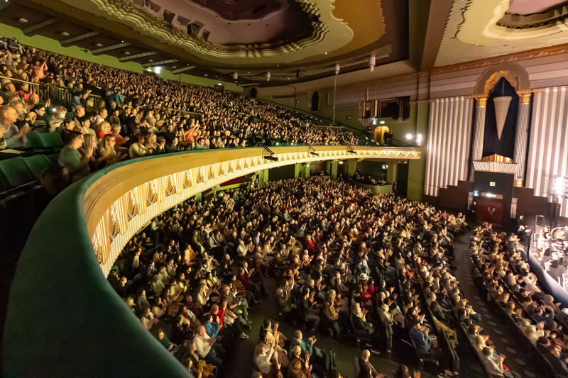 图5:二零二四年二月四日下午,神韵新纪元艺术团在英国伦敦的汉默史密斯阿波罗剧院(Eventim Apollo)的第十场演出爆满。(大<span style='max-width:0px!important;margin-left:-4px;color:#eee!important;'>.</span>纪<span style='max-width:0px!important;margin-left:-4px;color:#eee!important;'>.</span>元<span style='max-width:0px!important;margin-left:-4px;color:#eee!important;'>;</span>)