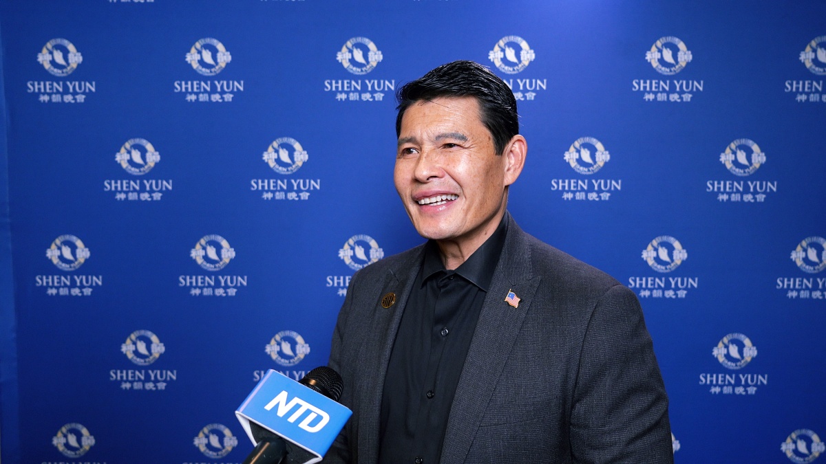 图15:二零二四年一月三十一日晚,美国加州圣荷西市议员边·多安(Bien Doan)观赏了神韵世界艺术团在北加州圣荷西表演艺术中心的演出。(新<span style='max-width:0px!important;margin-left:-4px;color:#eee!important;'>!</span>唐<span style='max-width:0px!important;margin-left:-4px;color:#eee!important;'>!</span>人<span style='max-width:0px!important;margin-left:-4px;color:#eee!important;'>:</span>电视台)