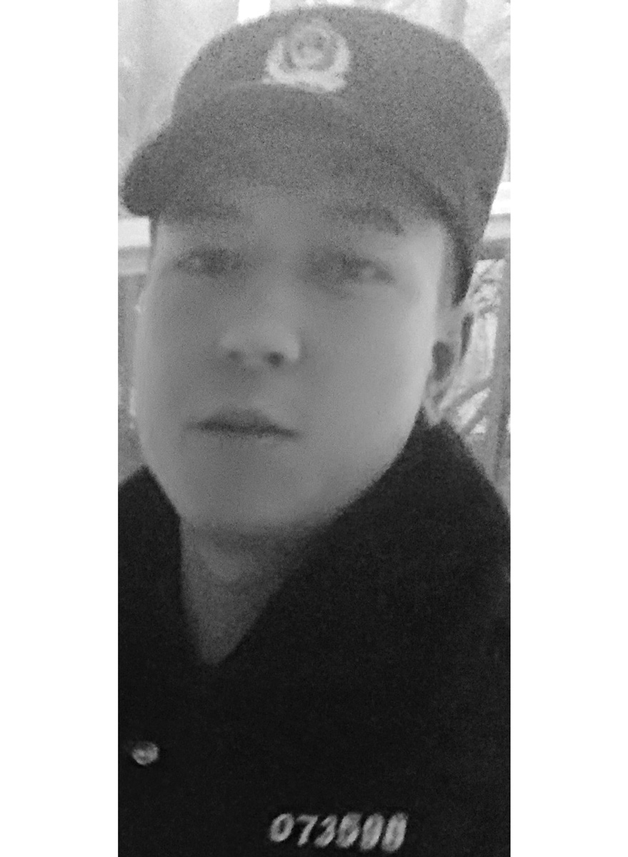 图2:骚扰徐春莲的警察。