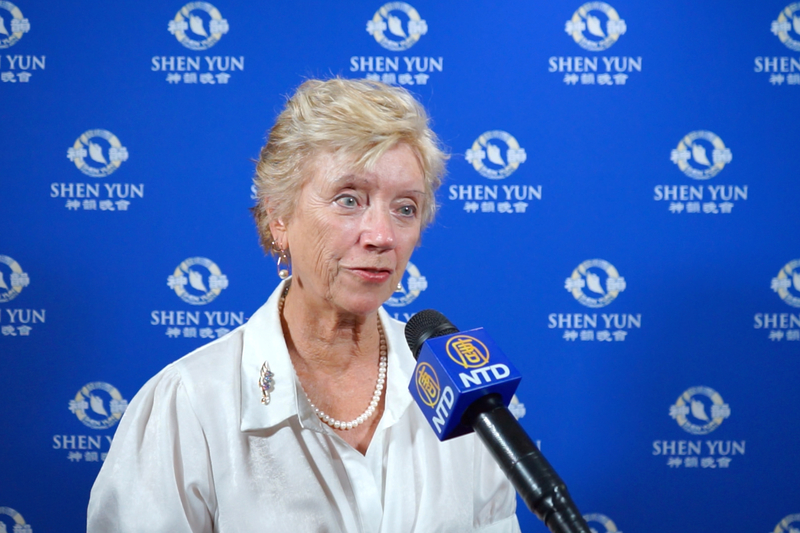 图7:三月二十日下午,市议员莎莉·帕尔默(Sally Palmer)在西澳珀斯国王陛下剧院(His Majesty’s Theatre)观看了神韵纽约艺术团在当地的第二场演出。(新<span style='max-width:0px!important;margin-left:-4px;color:#eee!important;'>!</span>唐<span style='max-width:0px!important;margin-left:-4px;color:#eee!important;'>!</span>人<span style='max-width:0px!important;margin-left:-4px;color:#eee!important;'>:</span>电视台)