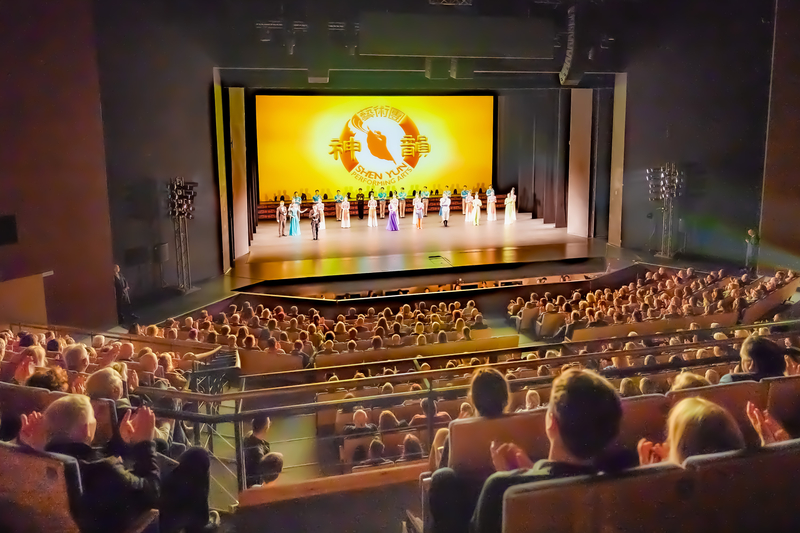 图9:二零二四年三月十九日晚,神韵世界艺术团在波兰格丁尼亚达努塔巴德斯科瓦音乐剧院(Danuta Baduszkowa Musical Theater)的演出爆满 (大<span style='max-width:0px!important;margin-left:-4px;color:#eee!important;'>.</span>纪<span style='max-width:0px!important;margin-left:-4px;color:#eee!important;'>.</span>元<span style='max-width:0px!important;margin-left:-4px;color:#eee!important;'>;</span>)