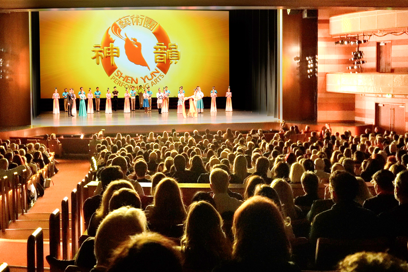 图13:二零二四年三月二十四日下午,神韵国际艺术团在密西沙加表演艺术中心的演出盛况。(大<span style='max-width:0px!important;margin-left:-4px;color:#eee!important;'>.</span>纪<span style='max-width:0px!important;margin-left:-4px;color:#eee!important;'>.</span>元<span style='max-width:0px!important;margin-left:-4px;color:#eee!important;'>;</span>)
