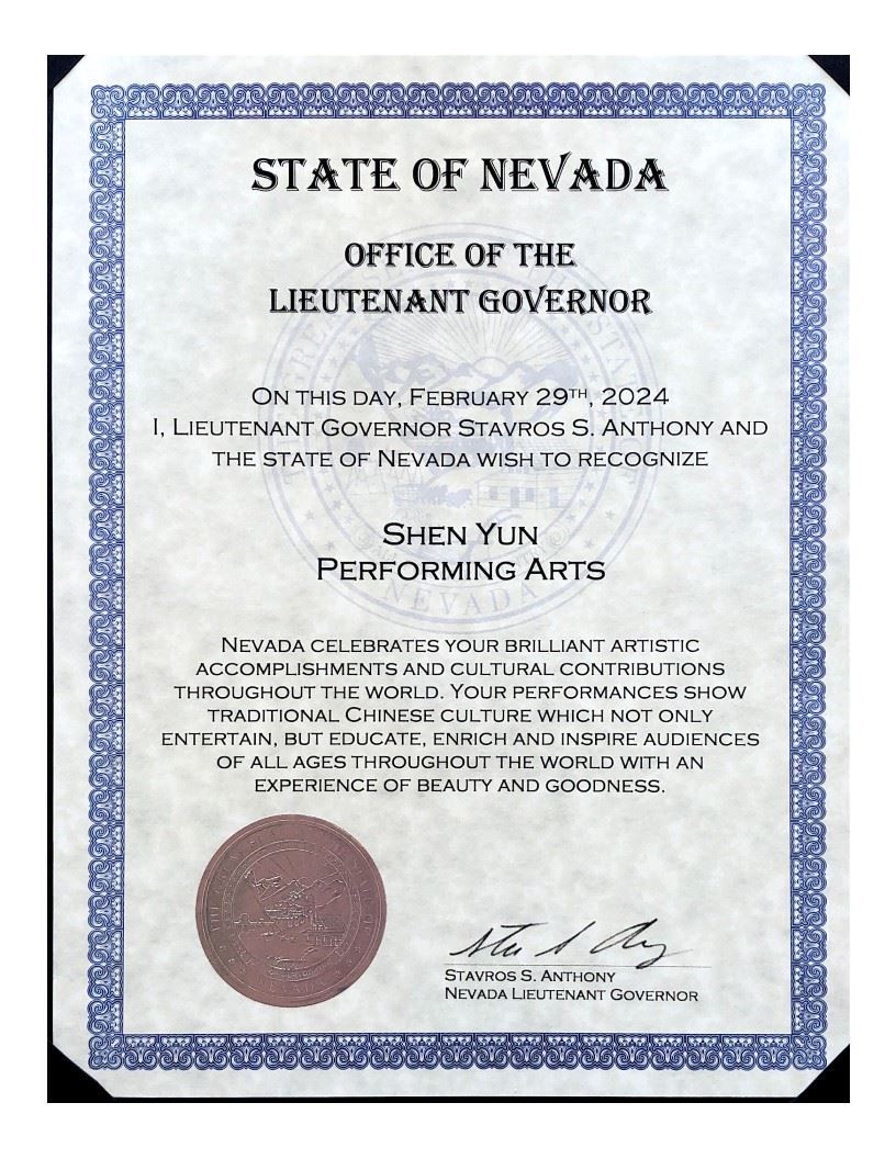 '图9:内华达州副州长斯塔夫罗斯·安东尼(Stavros S. Anthony)褒奖神韵为世界带来的巨大贡献。'