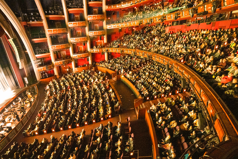 图1:二零二四年四月五日晚,神韵北美艺术团在世界影艺之都——洛杉矶好莱坞的杜比剧院(Dolby Theatre)上演了今年度在该剧院的首场演出。(大<span style='max-width:0px!important;margin-left:-4px;color:#eee!important;'>.</span>纪<span style='max-width:0px!important;margin-left:-4px;color:#eee!important;'>.</span>元<span style='max-width:0px!important;margin-left:-4px;color:#eee!important;'>;</span>)