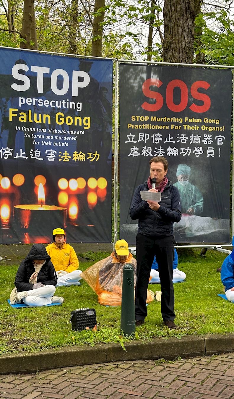 '图3:荷兰法轮大法佛学会副会长西尔维奥现场发言'