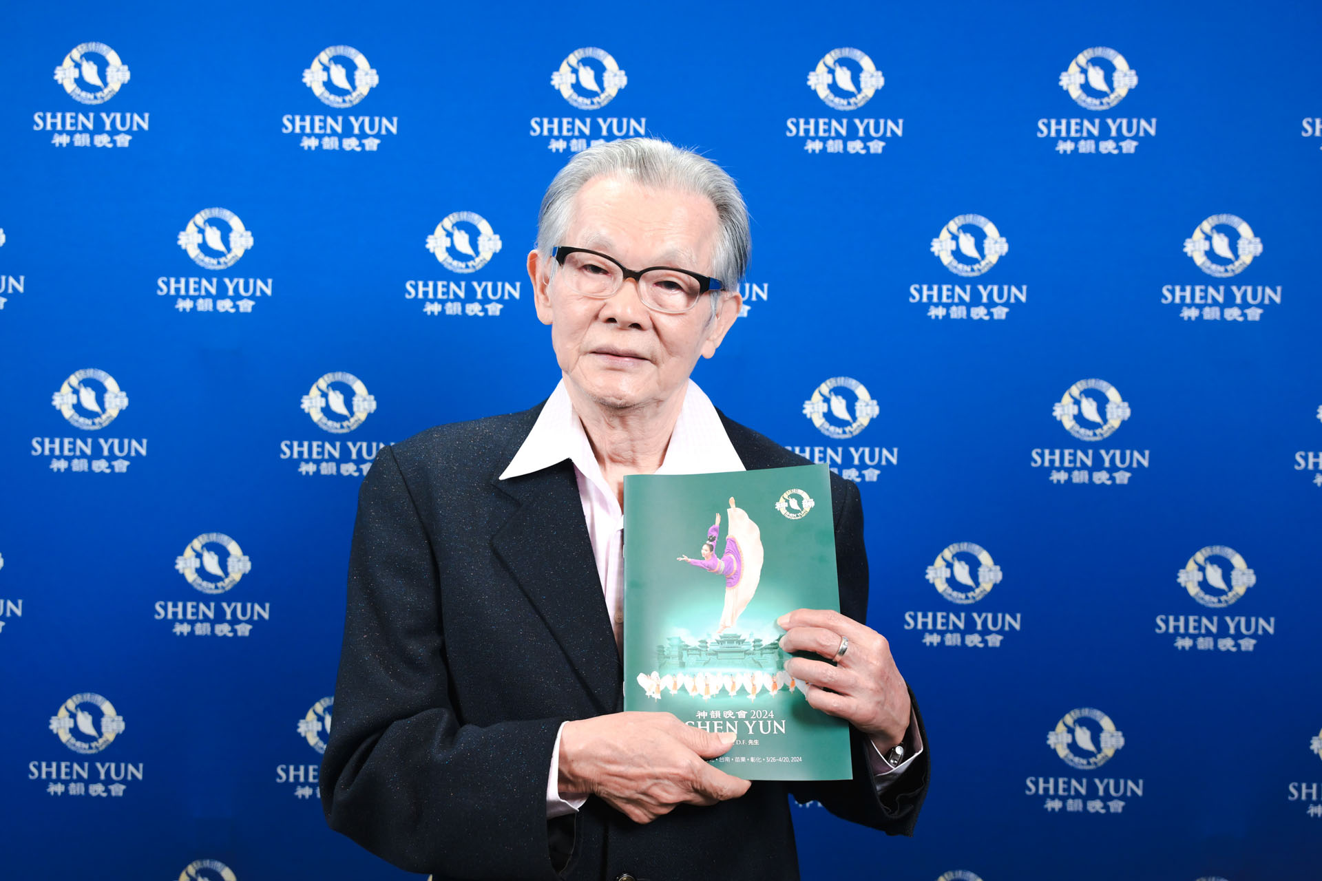 图5:二零二四年四月七日下午,台湾政界大老张俊宏观赏了神韵纽约艺术团在台北表演艺术中心的第八场演出。(大<span style='max-width:0px!important;margin-left:-4px;color:#eee!important;'>.</span>纪<span style='max-width:0px!important;margin-left:-4px;color:#eee!important;'>.</span>元<span style='max-width:0px!important;margin-left:-4px;color:#eee!important;'>;</span>)