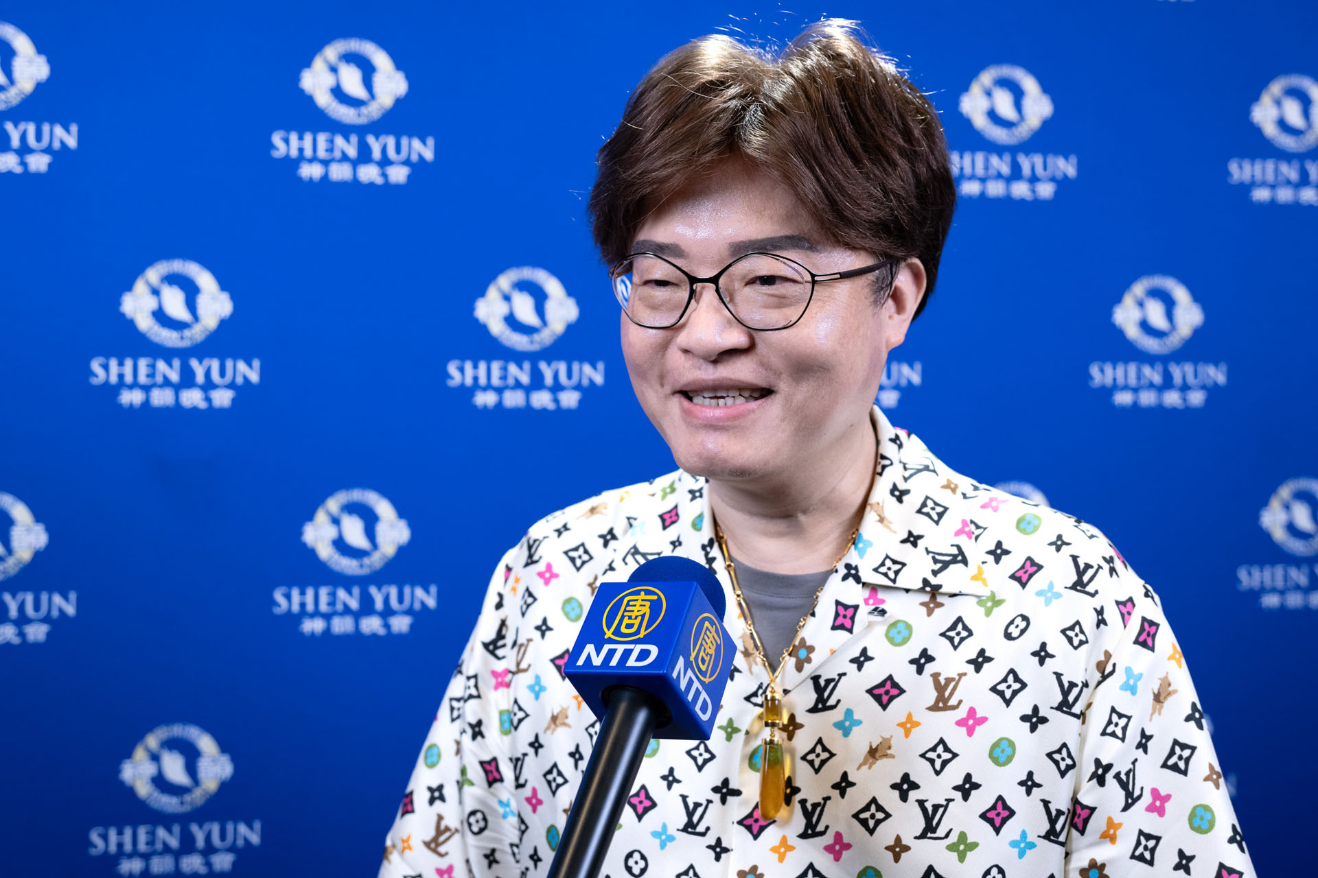 图8:二零二四年四月三日,台湾珠宝品牌创办人陈嘉琦观赏神韵纽约艺术团在台北表演艺术中心的第二场演出。(新<span style='max-width:0px!important;margin-left:-4px;color:#eee!important;'>!</span>唐<span style='max-width:0px!important;margin-left:-4px;color:#eee!important;'>!</span>人<span style='max-width:0px!important;margin-left:-4px;color:#eee!important;'>:</span>电视台)