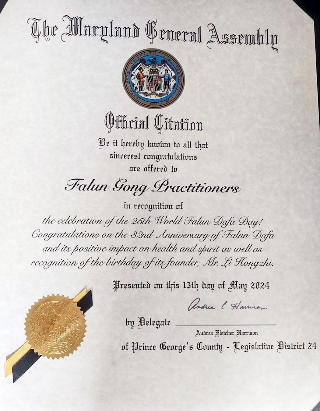 '图2:马里兰州众议员安德烈安·哈里森(Andrea Fletcher Harrison)颁发褒奖,表彰世界法轮大法日'