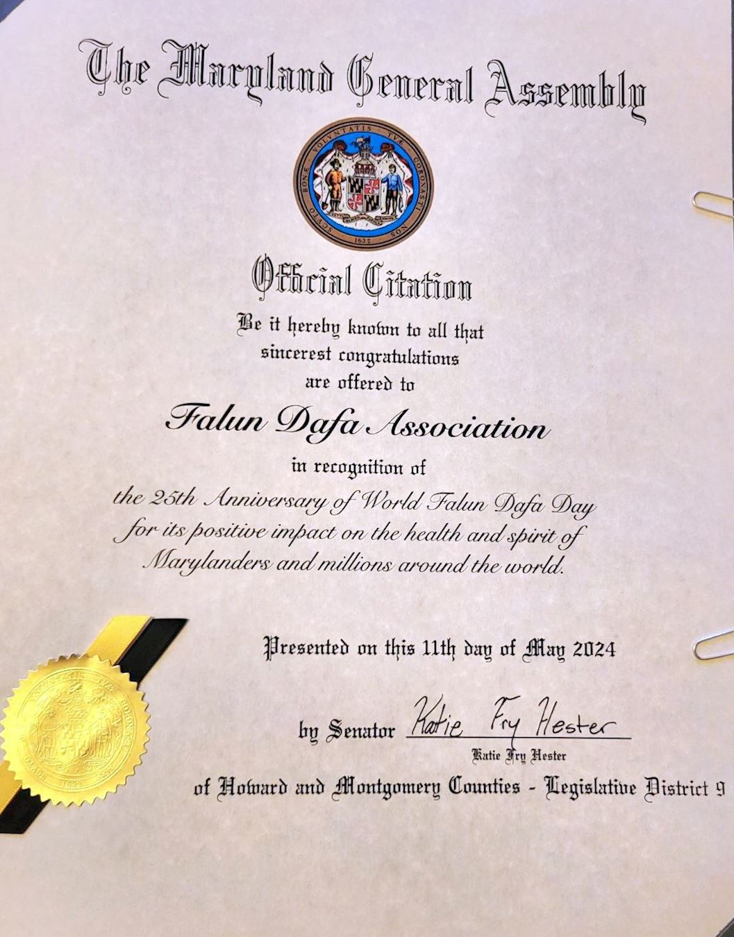 '图2:马里兰州参议员颁发褒奖表彰第二十五届世界法轮大法日'