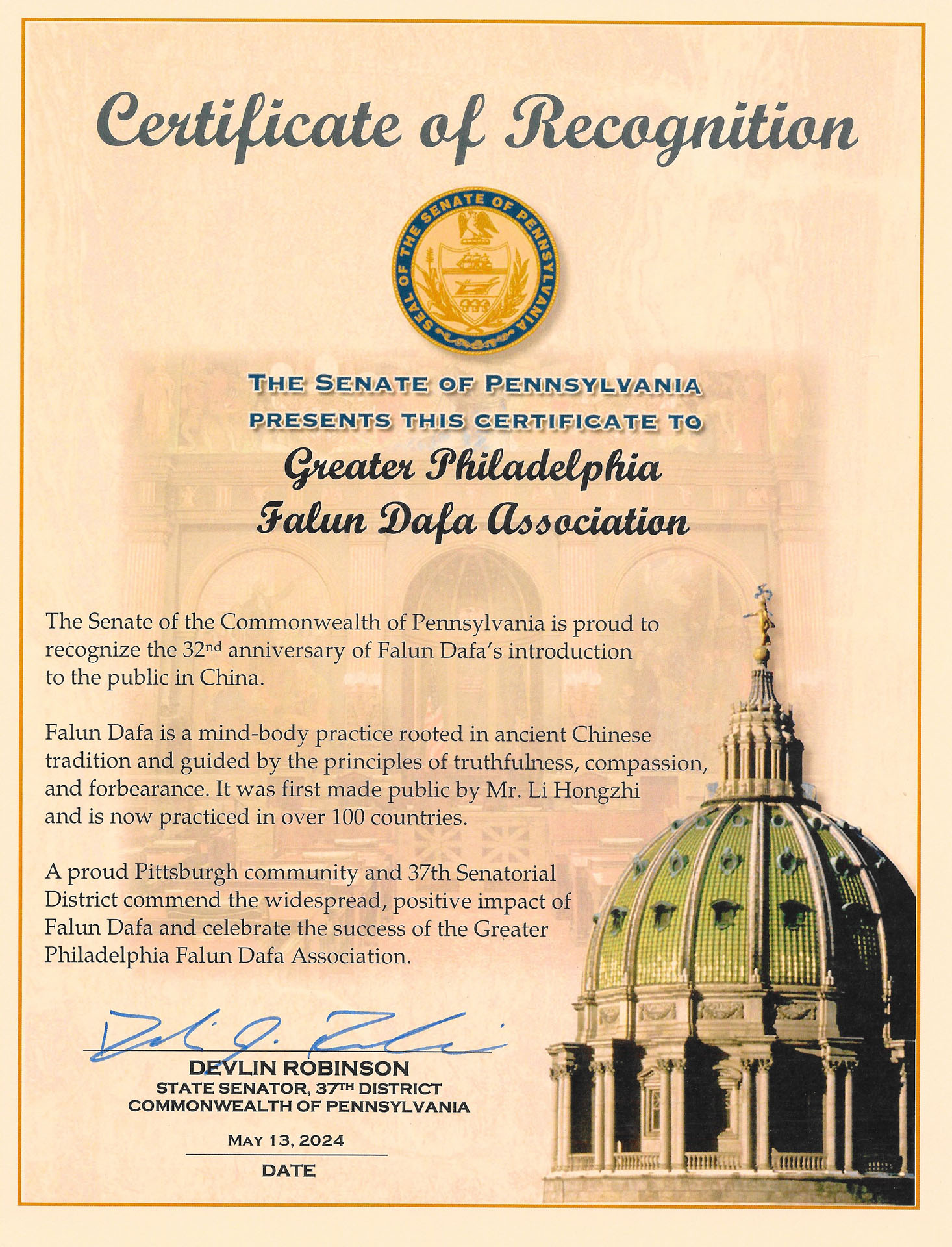 图7:宾州参议员德夫林‧罗宾森(Devlin Robinson)颁发褒奖证书