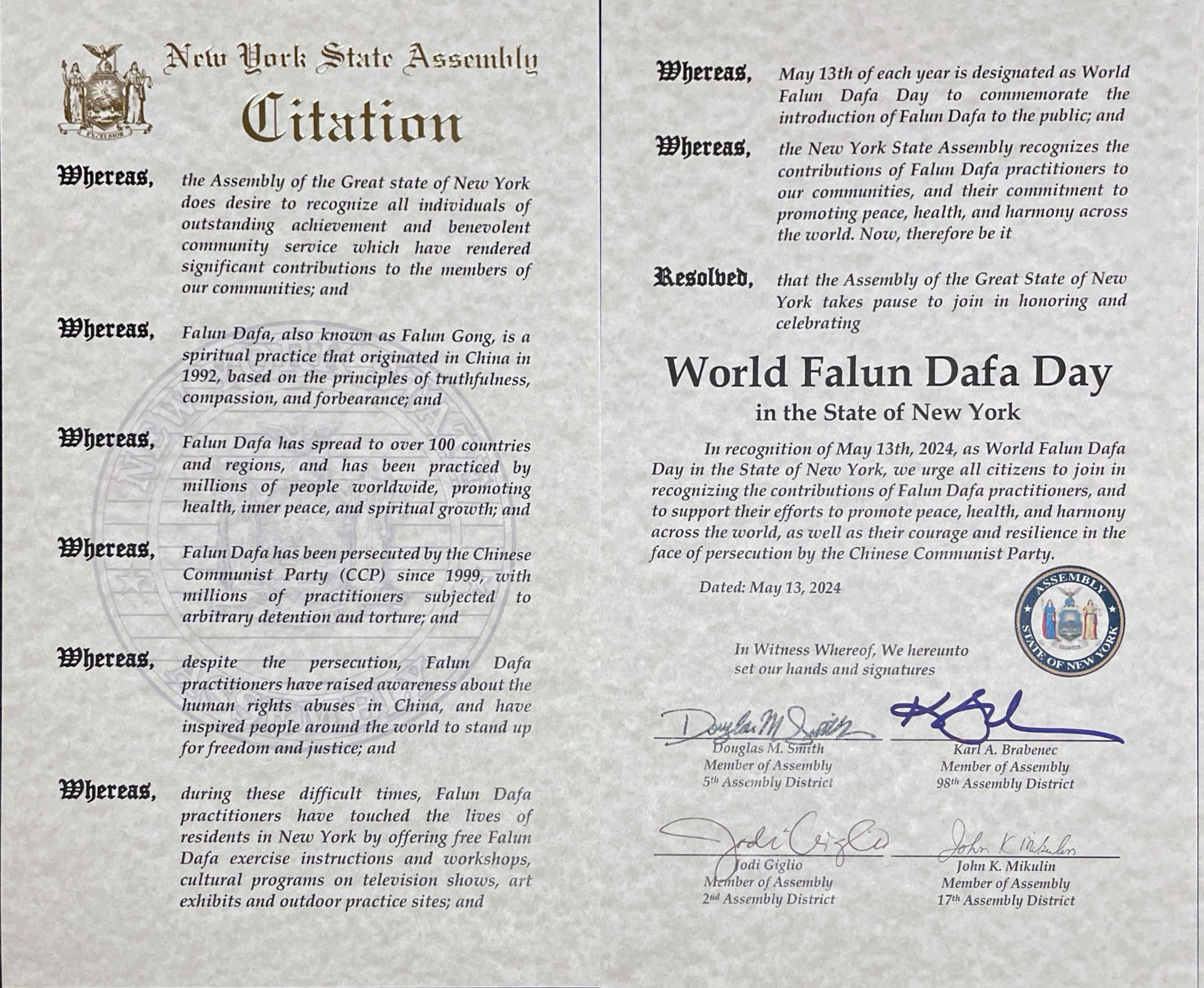 图2:纽约州众议院四位共和党议员——道格拉斯‧史密斯(Douglas M.Smith,第5区)、州众议院少数党党鞭、第98区众议员卡尔‧布拉本尼克(Karl A.Brabenec,第98区)、第2选区众议员乔迪‧吉格里欧(Jodi Giglio,第2区)和第17选区的众议员约翰‧米库林(John K.Mikulin)联名签发嘉奖令,“宣布二零二四年五月十三日为纽约州世界法轮大法日”。