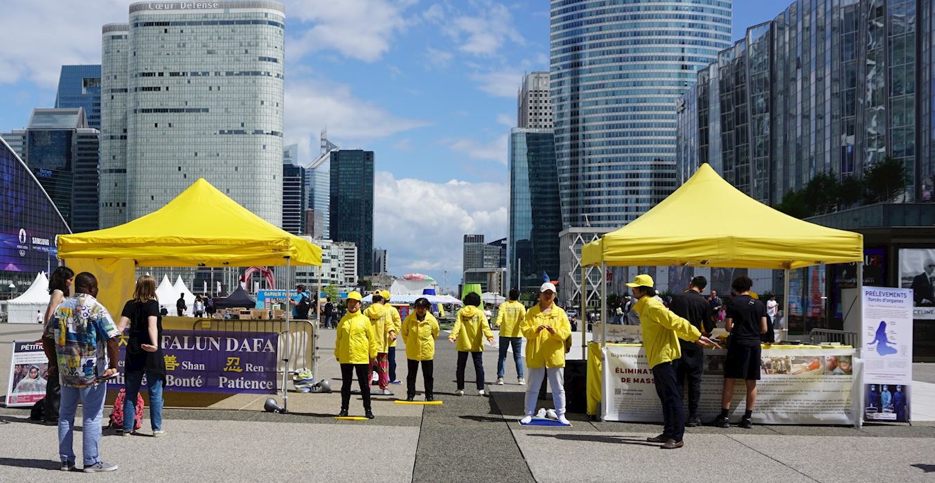 '图9~12:有很多民众因喜爱优美的功法,当即就开始学炼功法'