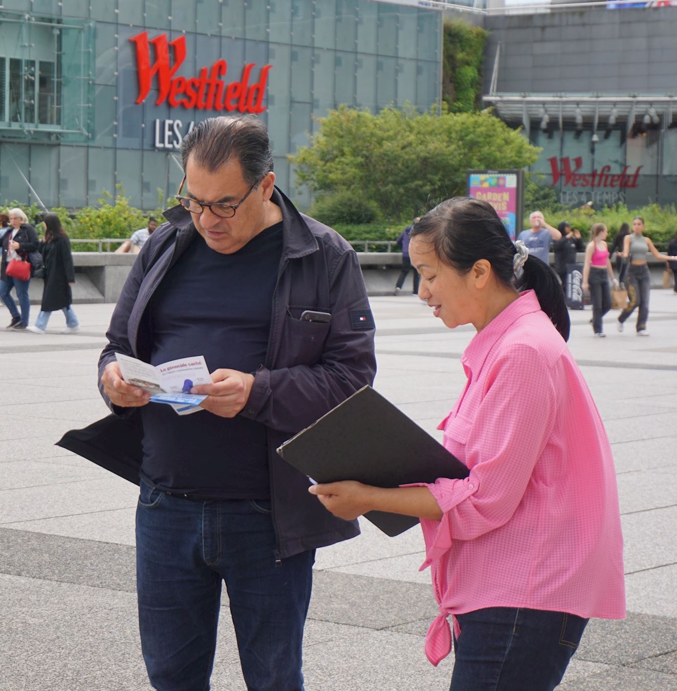 '图14:让-保罗 吉奥尔迪(Jean-Paul Giordi)在聆听真相'