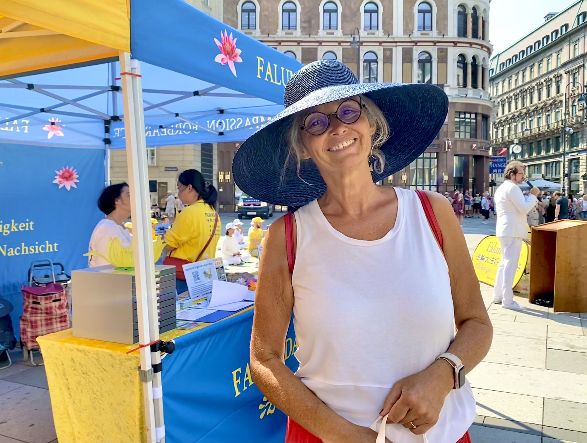 图11:女子学校校长玛蒂娜·费希滕鲍尔(Martina Fichtenbauer)支持法轮功学员反迫害。