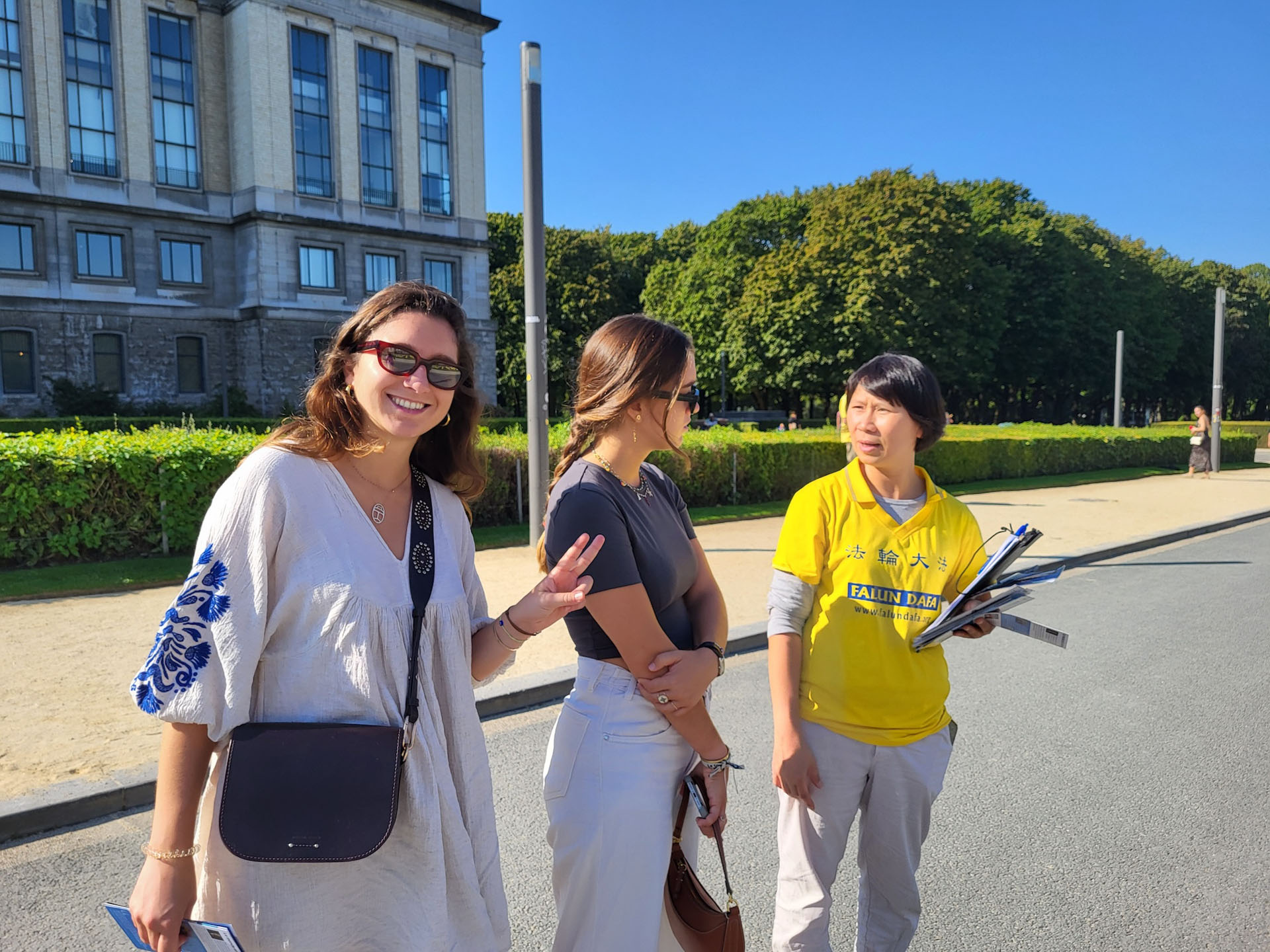 图3:伊内斯(左一)说她要分享这些价值观