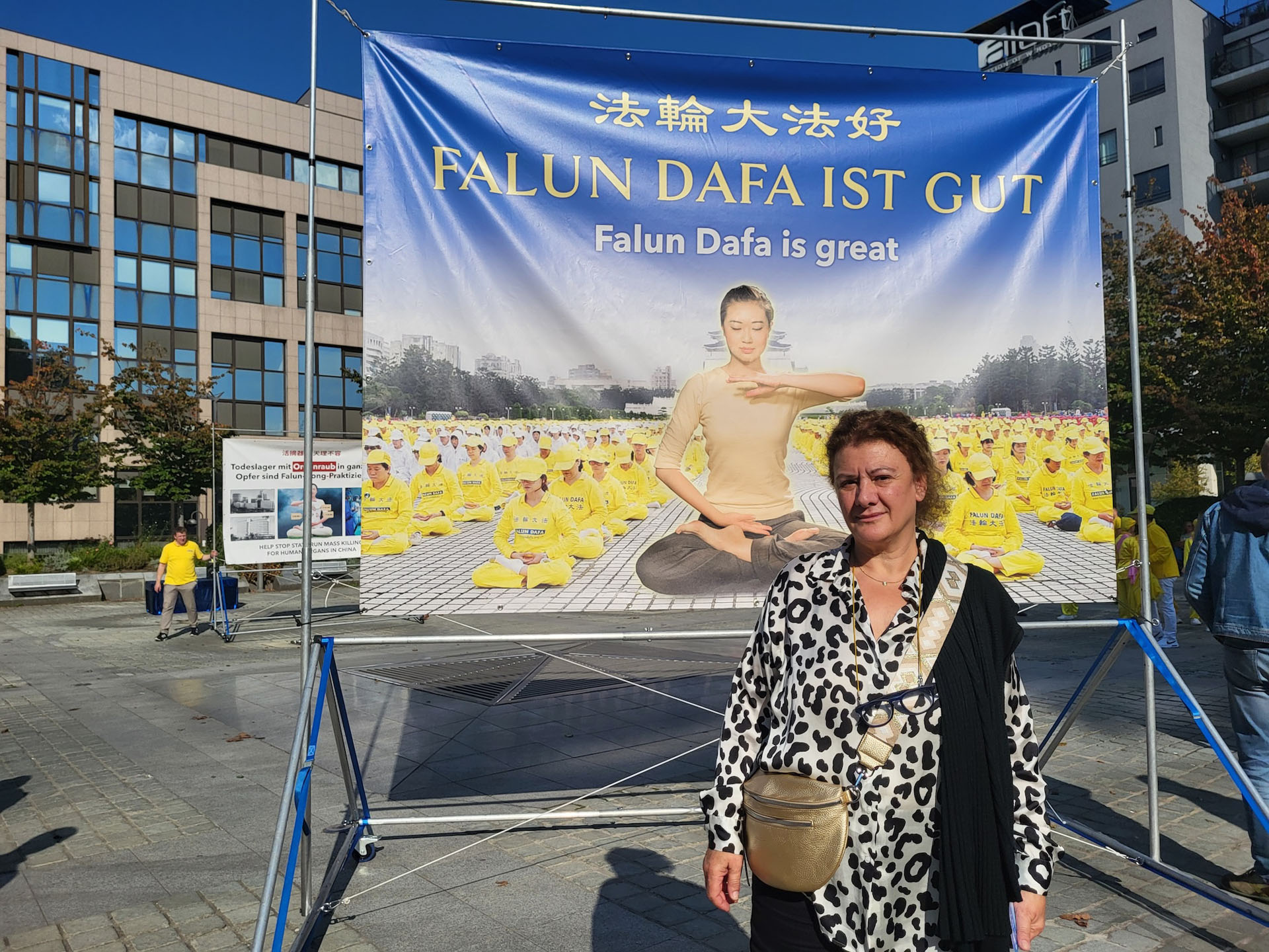 图4:希腊记者阿雅·措兹(Aya Tsaouzi)