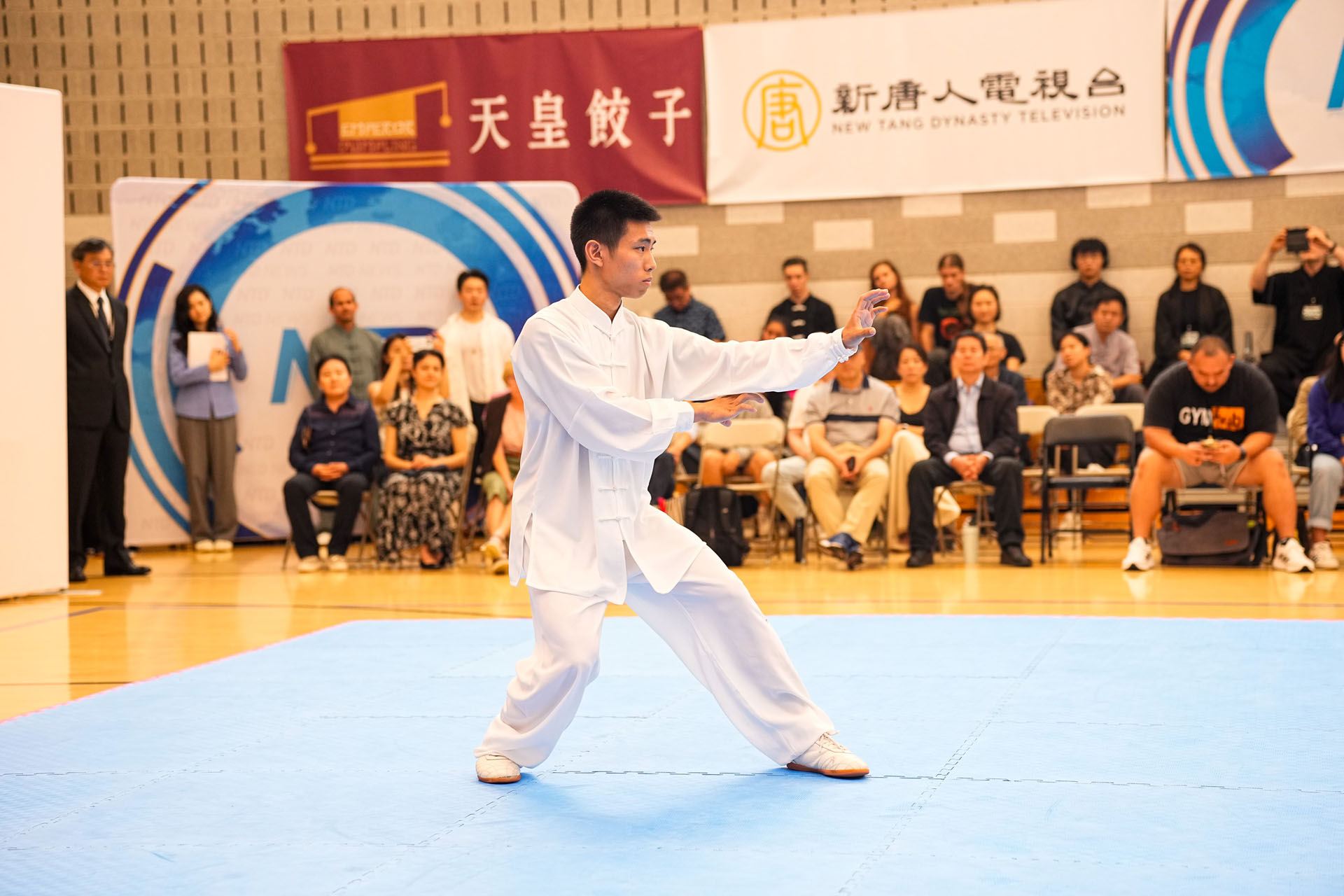 图2:台湾选手刘大雁在男子拳术组比赛中表演形意。(大<span style='max-width:0px!important;margin-left:-4px;color:#eee!important;'>.</span>纪<span style='max-width:0px!important;margin-left:-4px;color:#eee!important;'>.</span>元<span style='max-width:0px!important;margin-left:-4px;color:#eee!important;'>;</span>)