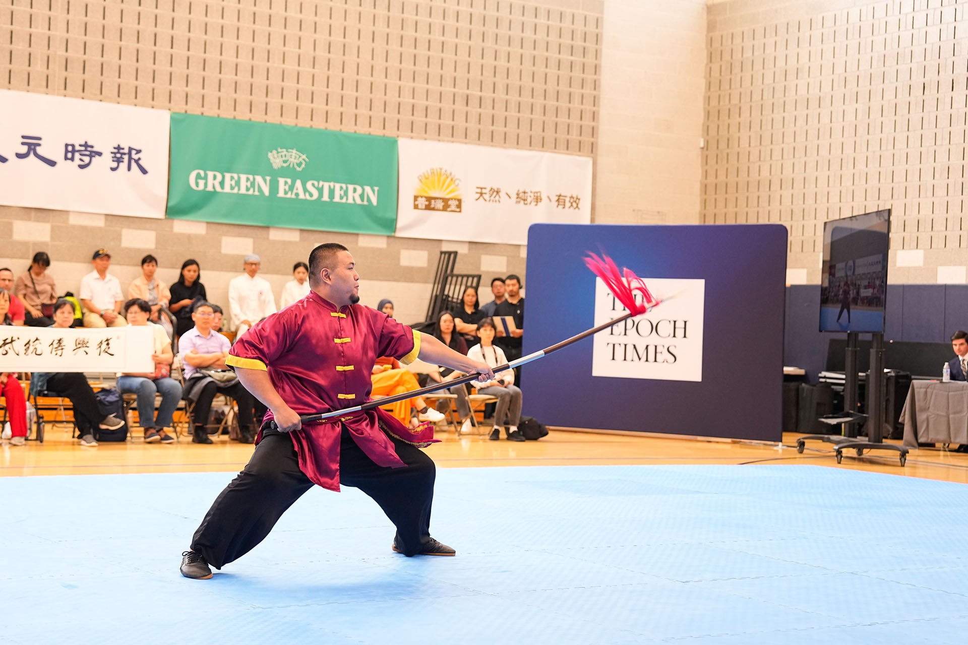 图4:台湾选手陈少轩在男子器械组比赛中表演少林大六合枪。(大<span style='max-width:0px!important;margin-left:-4px;color:#eee!important;'>.</span>纪<span style='max-width:0px!important;margin-left:-4px;color:#eee!important;'>.</span>元<span style='max-width:0px!important;margin-left:-4px;color:#eee!important;'>;</span>)