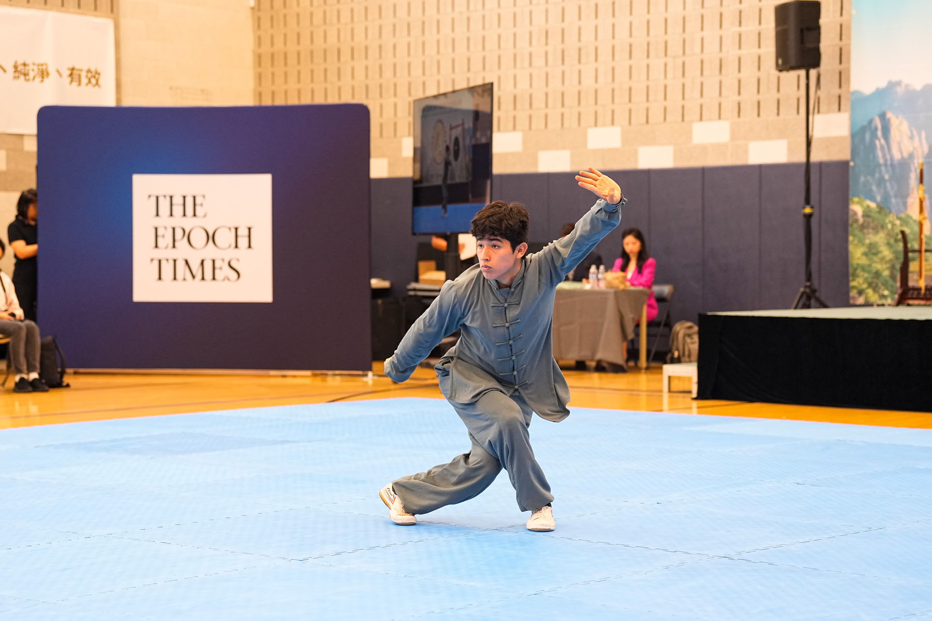 图6:哥伦比亚选手阿米拉里·平松(Armilali Pinzon)在少年拳术组比赛中表演八极拳。(大<span style='max-width:0px!important;margin-left:-4px;color:#eee!important;'>.</span>纪<span style='max-width:0px!important;margin-left:-4px;color:#eee!important;'>.</span>元<span style='max-width:0px!important;margin-left:-4px;color:#eee!important;'>;</span>)