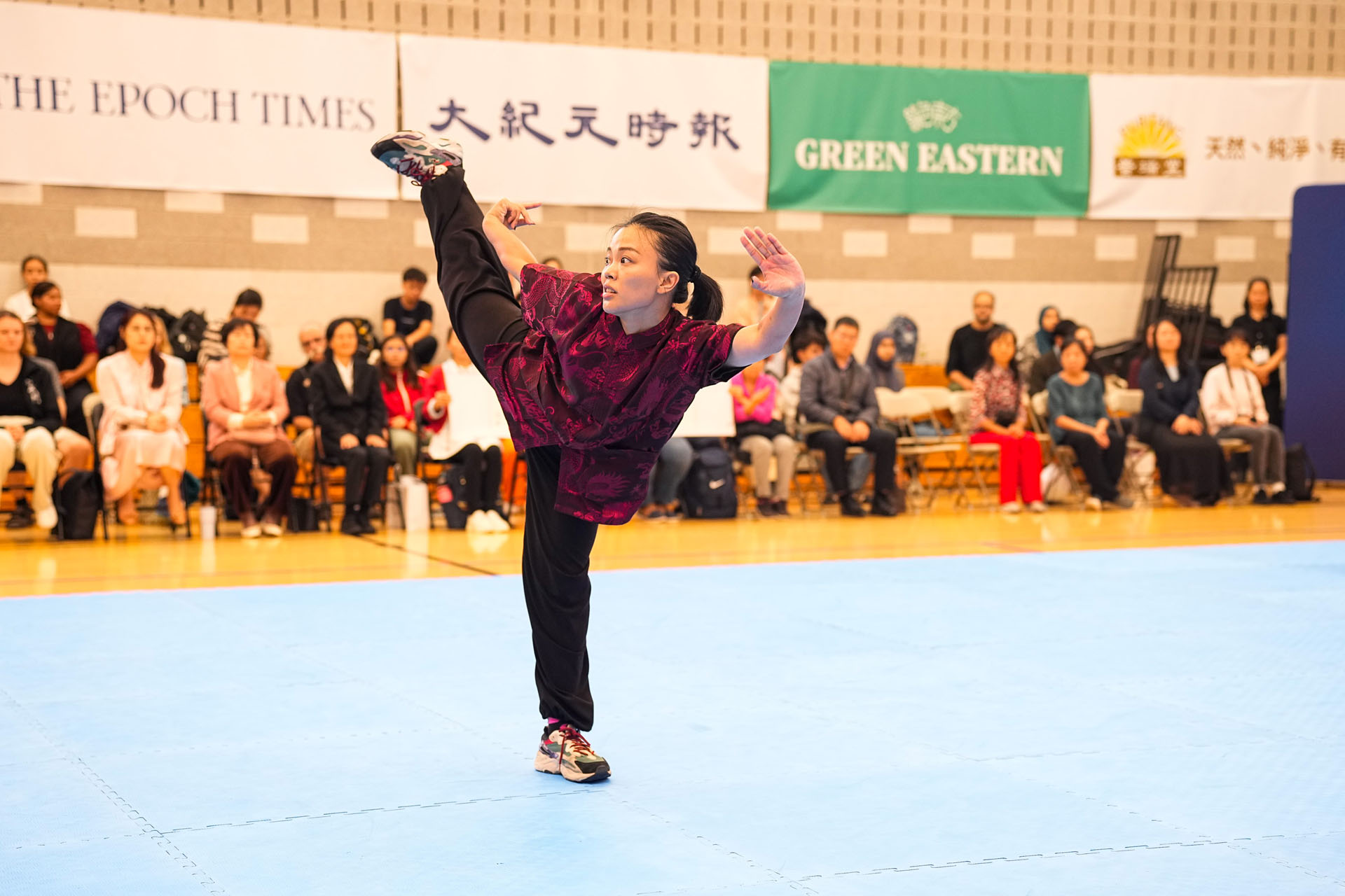 图7:台湾选手施以真在女子拳术组比赛中表演梅花螳螂摘要二段。(大<span style='max-width:0px!important;margin-left:-4px;color:#eee!important;'>.</span>纪<span style='max-width:0px!important;margin-left:-4px;color:#eee!important;'>.</span>元<span style='max-width:0px!important;margin-left:-4px;color:#eee!important;'>;</span>)
