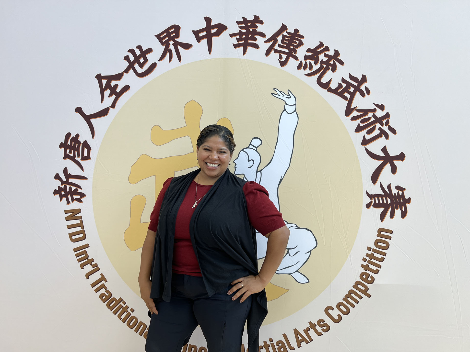 图8:宾州观众丽芙‧塞古拉(Liv Segura)称赞新<span style='max-width:0px!important;margin-left:-4px;color:#eee!important;'>!</span>唐<span style='max-width:0px!important;margin-left:-4px;color:#eee!important;'>!</span>人<span style='max-width:0px!important;margin-left:-4px;color:#eee!important;'>:</span>武术大赛水平高,气氛友好。(大<span style='max-width:0px!important;margin-left:-4px;color:#eee!important;'>.</span>纪<span style='max-width:0px!important;margin-left:-4px;color:#eee!important;'>.</span>元<span style='max-width:0px!important;margin-left:-4px;color:#eee!important;'>;</span>)