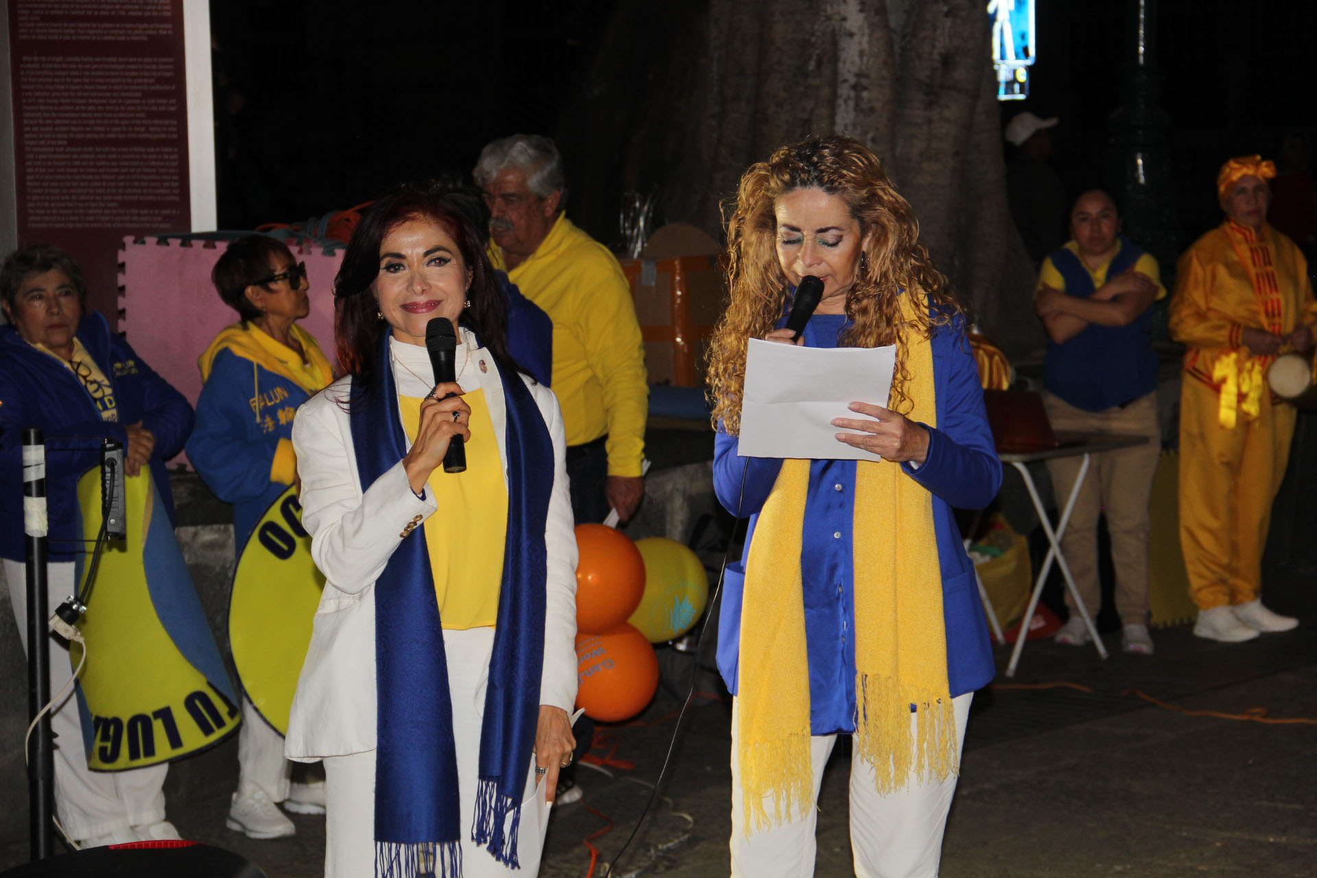 图5:二零二五年一月二十九日,墨西哥法轮功学员在普埃布拉市的主要广场向公众介绍法轮功。