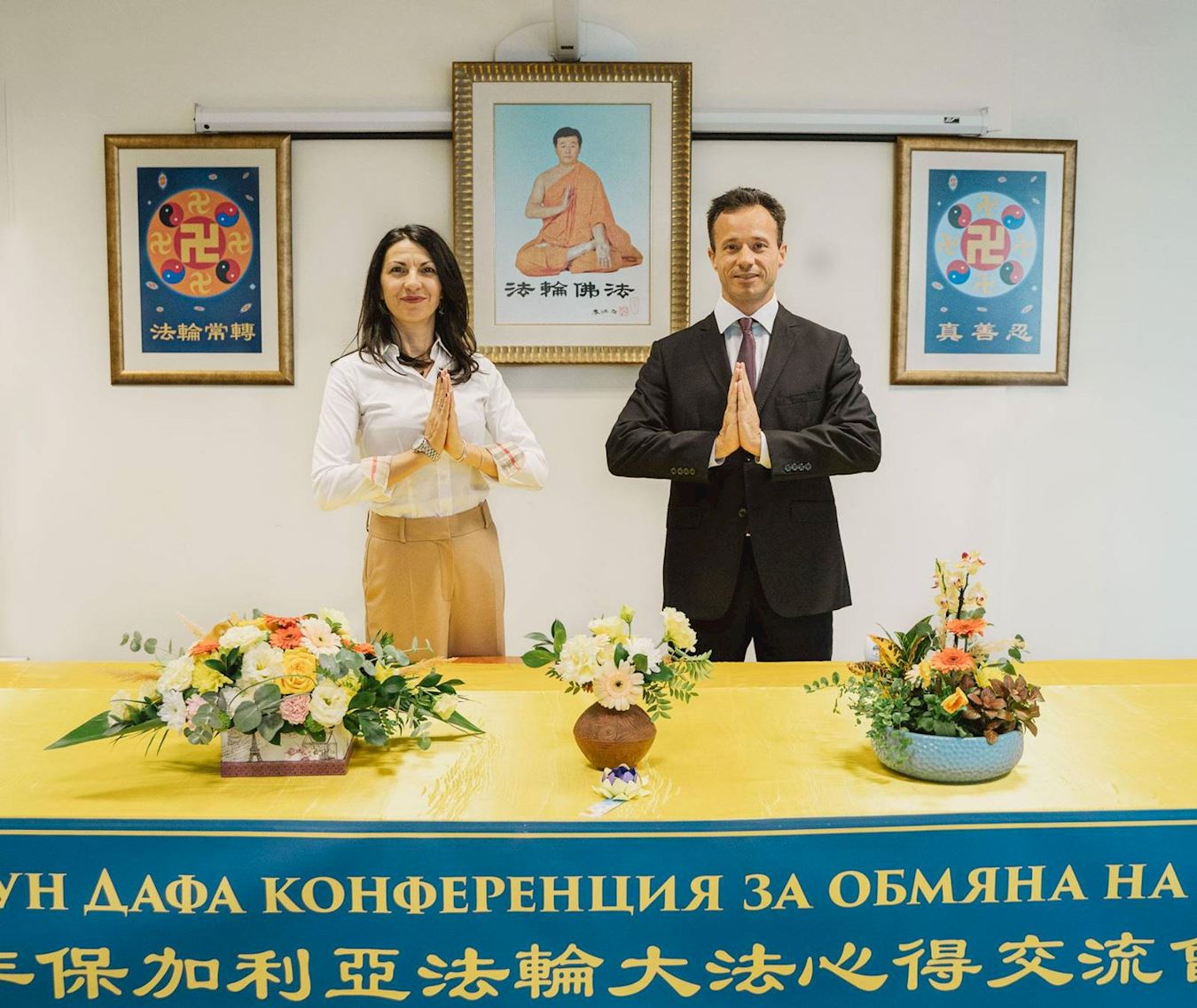 '图2:伊芙琳娜·伊万诺娃(左)'