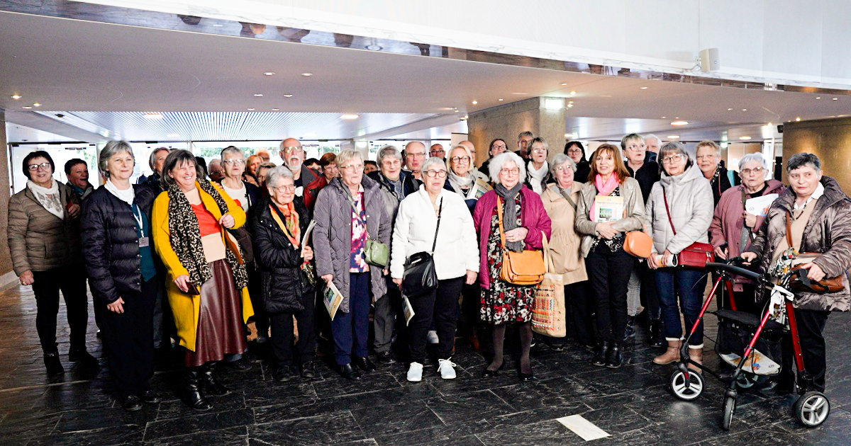 图7:二零二五年二月二十二日下午,法国南特附近两城的市长包车携市民一起来观赏神韵,一行50多人,度过独特的周六下午。(新<span style='max-width:0px!important;margin-left:-4px;color:#eee!important;'>!</span>唐<span style='max-width:0px!important;margin-left:-4px;color:#eee!important;'>!</span>人<span style='max-width:0px!important;margin-left:-4px;color:#eee!important;'>:</span>电视台)