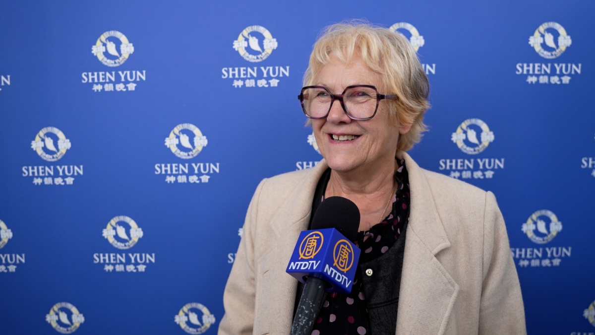 图8:二零二五年二月二十二日下午,法国帕吕欧市长玛塞尔·巴雷托(Marcelle Barreteau)观赏了神韵新纪元艺术团在法国南特市议厅(Cité des Congrès de Nantes)的演出。(新<span style='max-width:0px!important;margin-left:-4px;color:#eee!important;'>!</span>唐<span style='max-width:0px!important;margin-left:-4px;color:#eee!important;'>!</span>人<span style='max-width:0px!important;margin-left:-4px;color:#eee!important;'>:</span>电视台)