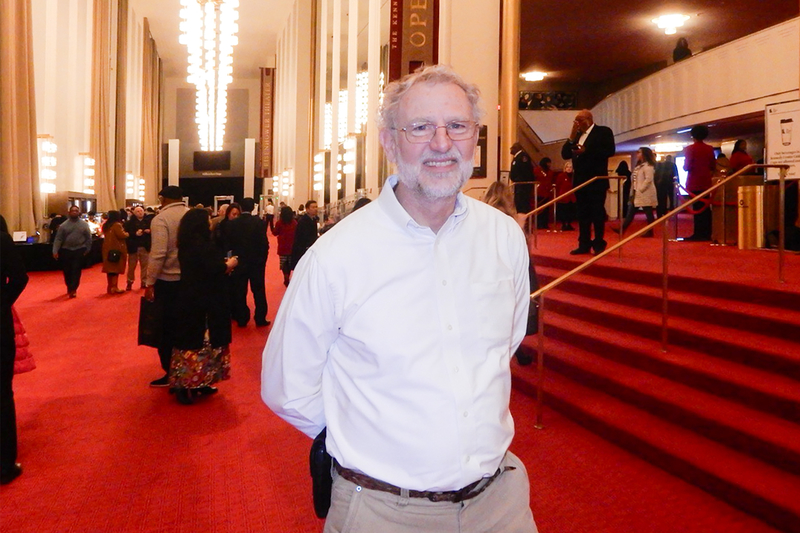 图12:二零二五年二月二十一日晚,诊所老板、获奖医师托马斯·费姆(Thomas Fame)观赏了神韵新世界艺术团在华盛顿D.C.肯尼迪艺术中心歌剧院的第二场演出。(大<span style='max-width:0px!important;margin-left:-4px;color:#eee!important;'>.</span>纪<span style='max-width:0px!important;margin-left:-4px;color:#eee!important;'>.</span>元<span style='max-width:0px!important;margin-left:-4px;color:#eee!important;'>;</span>)