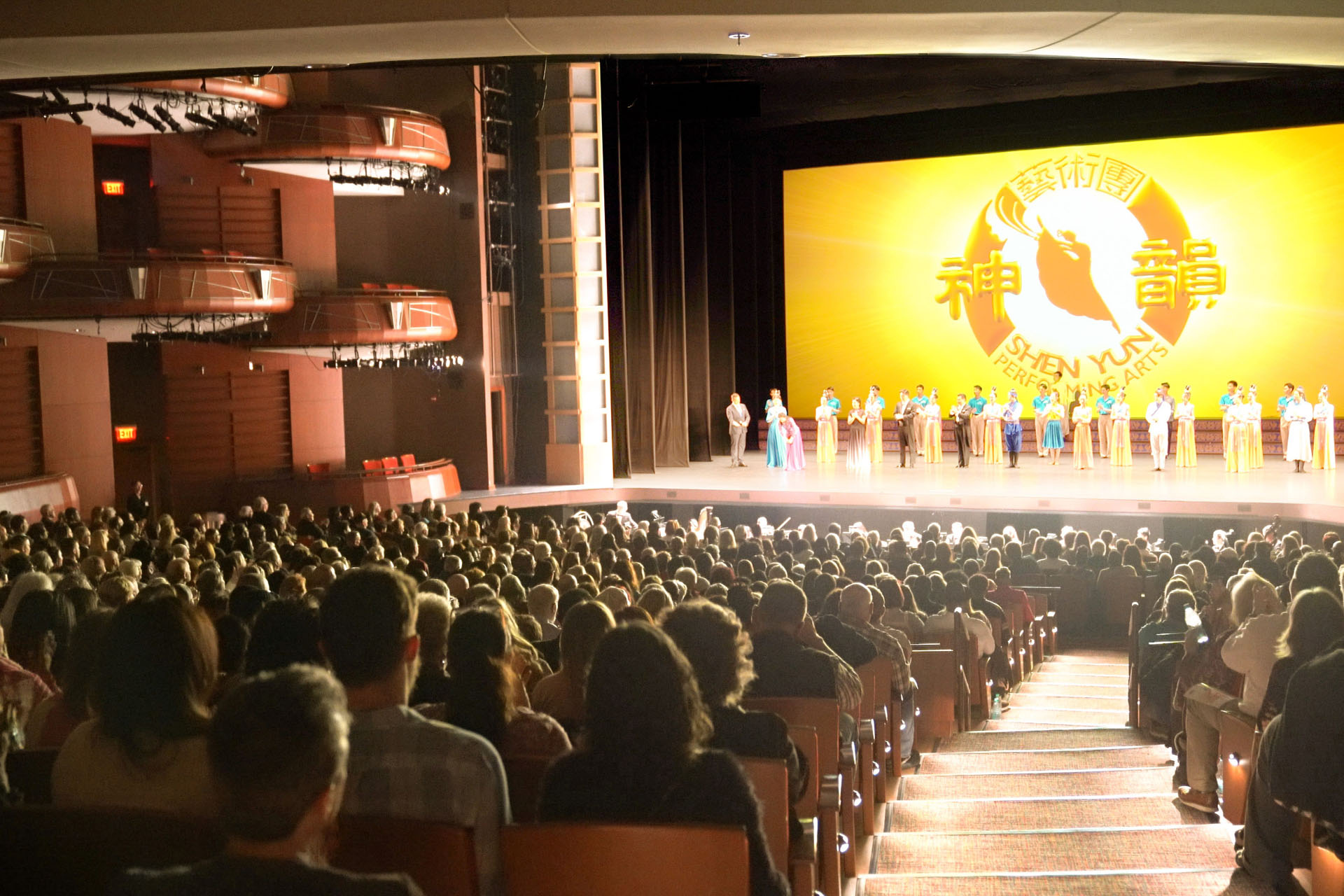 图5:二零二五年二月一日,神韵新世界艺术团在美国亚特兰大市柯布能源表演艺术中心(Cobb Energy Performing Arts Centre)的两场演出一票难求。(大<span style='max-width:0px!important;margin-left:-4px;color:#eee!important;'>.</span>纪<span style='max-width:0px!important;margin-left:-4px;color:#eee!important;'>.</span>元<span style='max-width:0px!important;margin-left:-4px;color:#eee!important;'>;</span>)