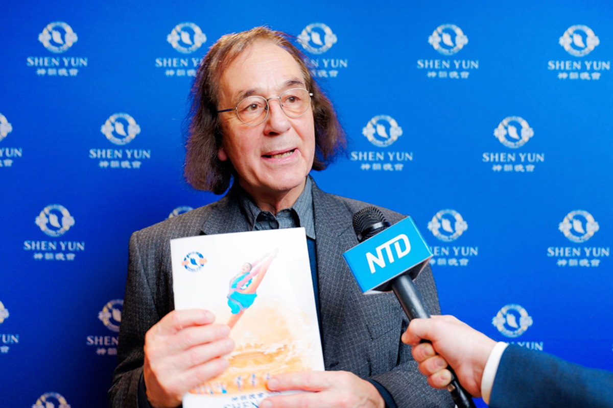 图9:二零二五年一月二十八日晚,歌剧演员尤尔根·维特(Jürgen Witt)观赏了美国神韵国际艺术团在德国首都柏林波茨坦广场剧院(Theater am Potsdamer Platz)的首场演出。(新<span style='max-width:0px!important;margin-left:-4px;color:#eee!important;'>!</span>唐<span style='max-width:0px!important;margin-left:-4px;color:#eee!important;'>!</span>人<span style='max-width:0px!important;margin-left:-4px;color:#eee!important;'>:</span>电视台)