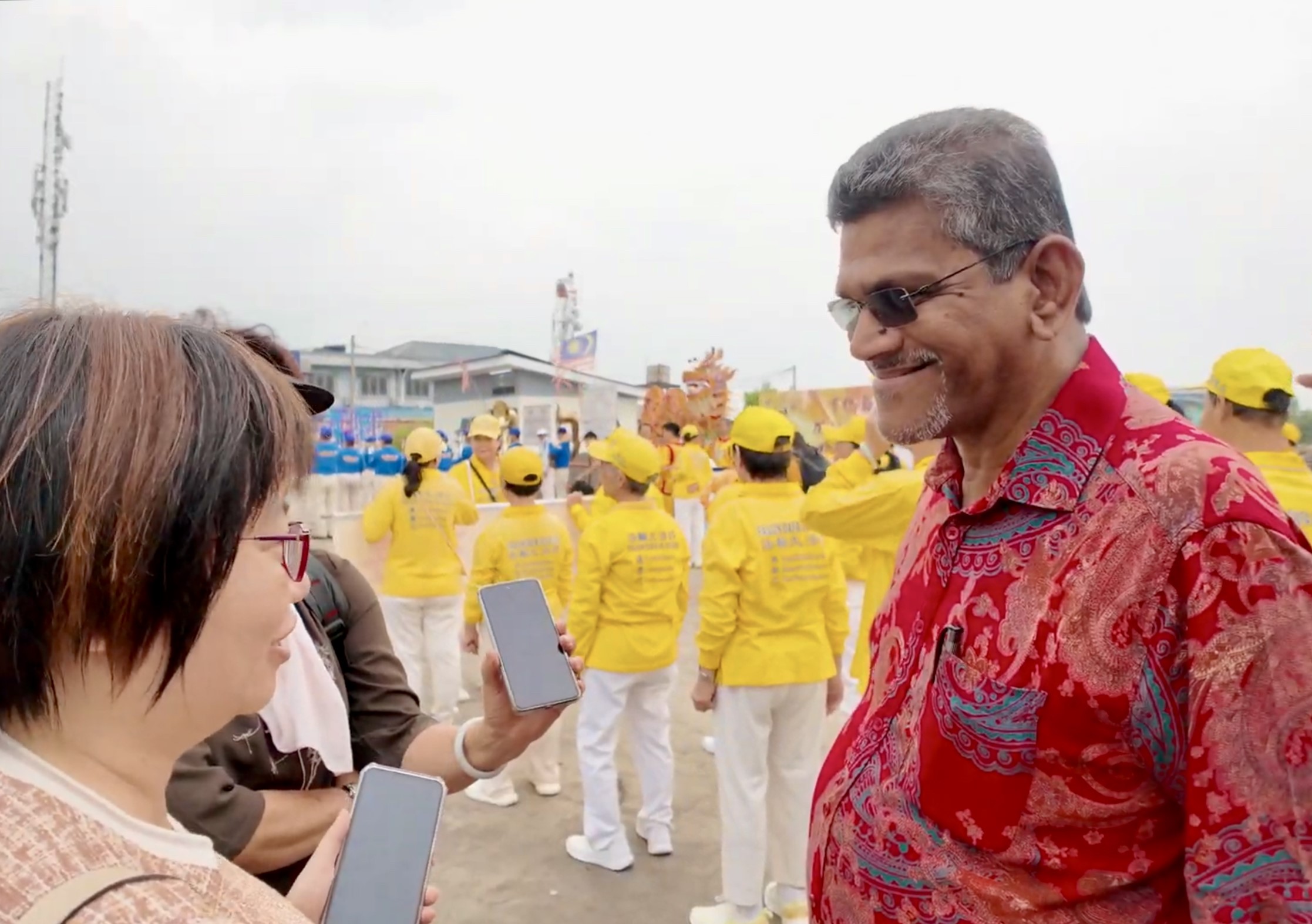 图7:登嘉楼州务大臣特别事务官巴拉占德兰博士(右)接受采访。