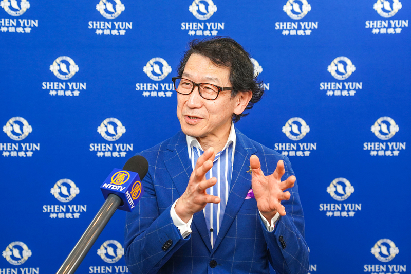 图7:二零二五年二月二日下午,齿科医院院长鲤渕隆文(Koibuti Takafumi)观看了神韵环球艺术团在日本东京涩谷公会堂(LINE CUBE SHIBUYA)举行的第九场演出。