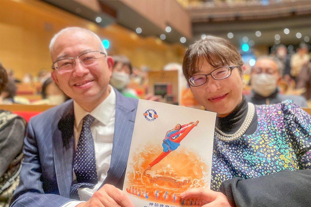 图8:二零二五年二月二日下午,世界知名综合化工厂商高管芹泽领(Serizawa Ryo)偕夫人观看了神韵环球艺术团在日本东京涩谷公会堂(LINE CUBE SHIBUYA)的第九场演出。