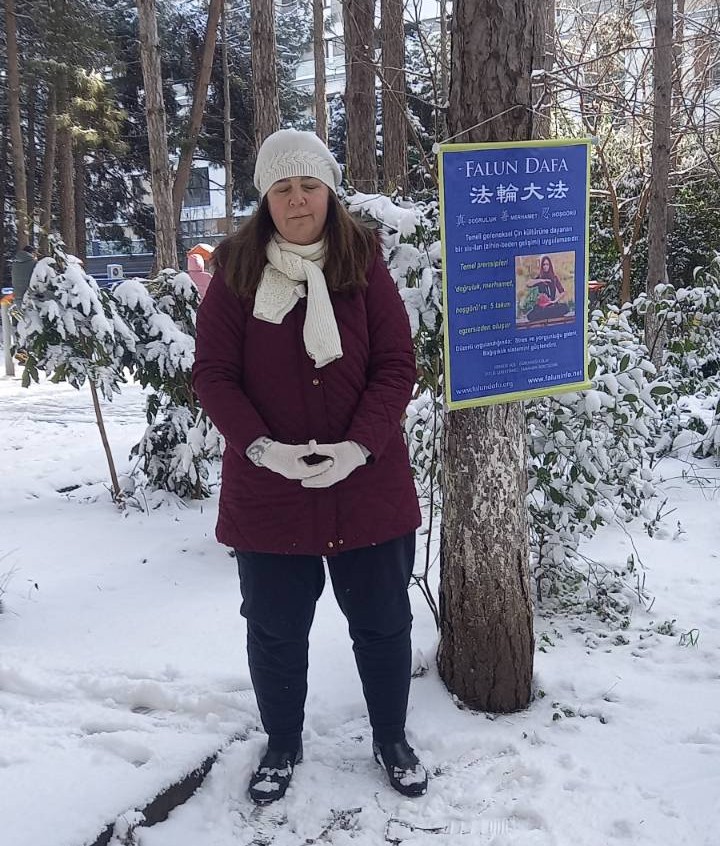 图5:德琳正在炼功