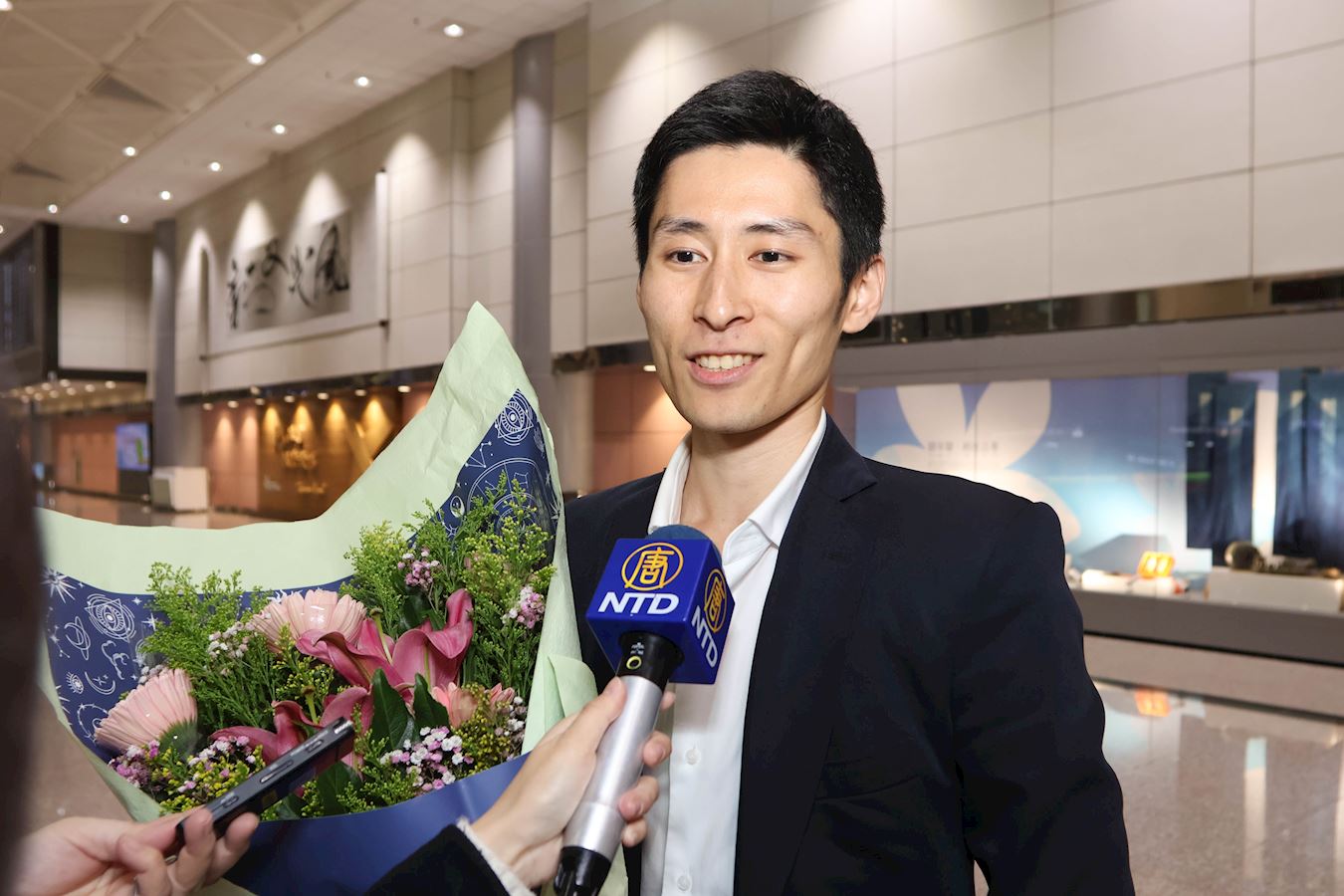 '图5:美国神韵环球艺术团主要领舞演员、来自台湾的黄柏瀚表示,神韵不仅仅是视觉和听觉上的飨宴,更是心灵上的提升和传统文化价值的传递。'