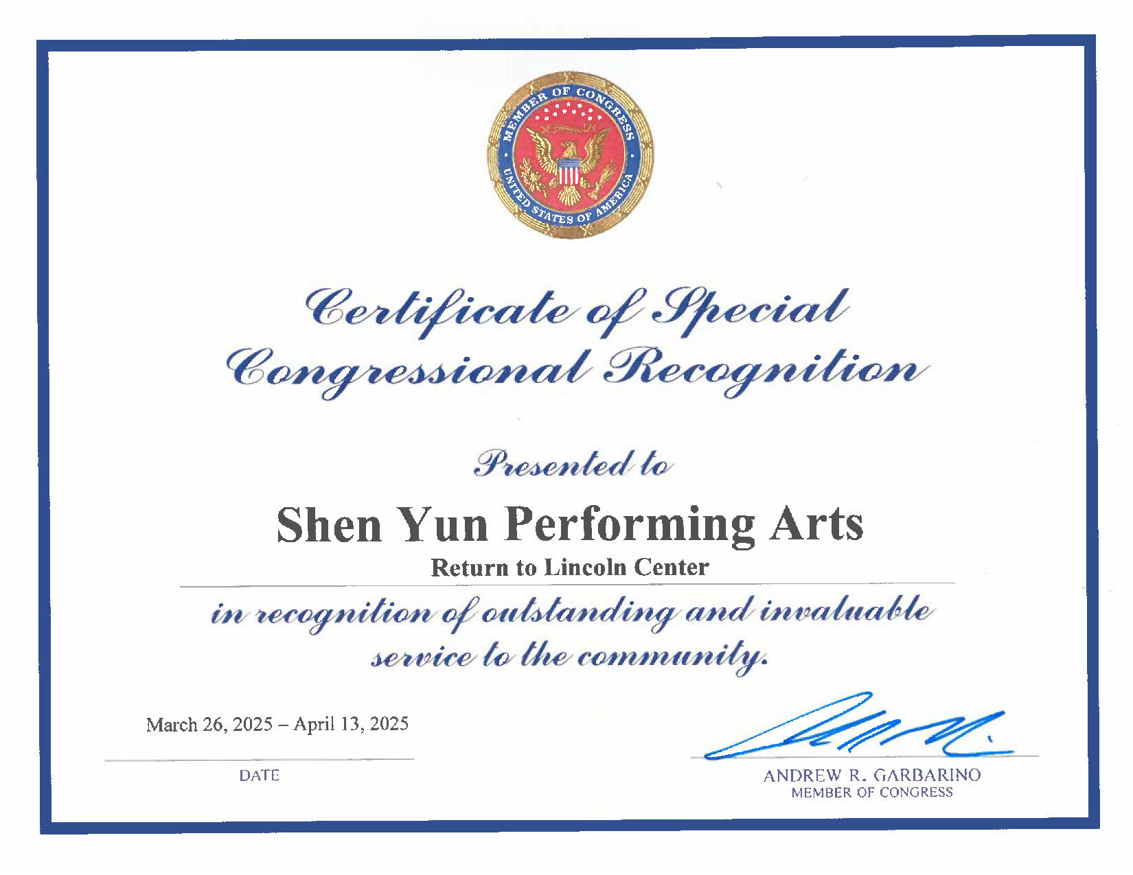 图4:纽约州第2区联邦众议员安德鲁‧R‧加巴里诺(Andrew R. Garbarino)授予神韵“国会特别奖励证书”。