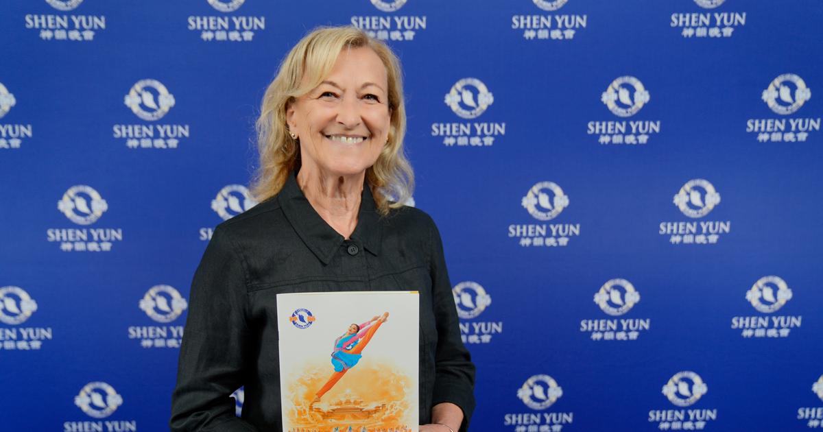 图12:二零二五年三月二日下午,澳大利亚新州一家芭蕾舞学校创办人西尔维娅·麦金蒂(Sylvia McGinty)观赏了在悉尼的神韵演出。(新<span style='max-width:0px!important;margin-left:-4px;color:#eee!important;'>!</span>唐<span style='max-width:0px!important;margin-left:-4px;color:#eee!important;'>!</span>人<span style='max-width:0px!important;margin-left:-4px;color:#eee!important;'>:</span>电视台)