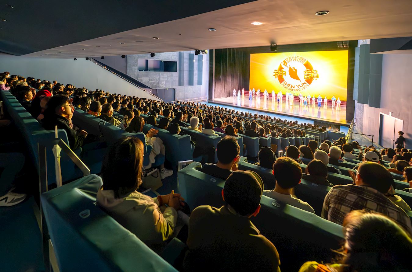 '图2:二零二五年三月三十日下午,神韵环球艺术团在台北表演艺术中心进行了第六场也是最后一场演出,一票难求。'