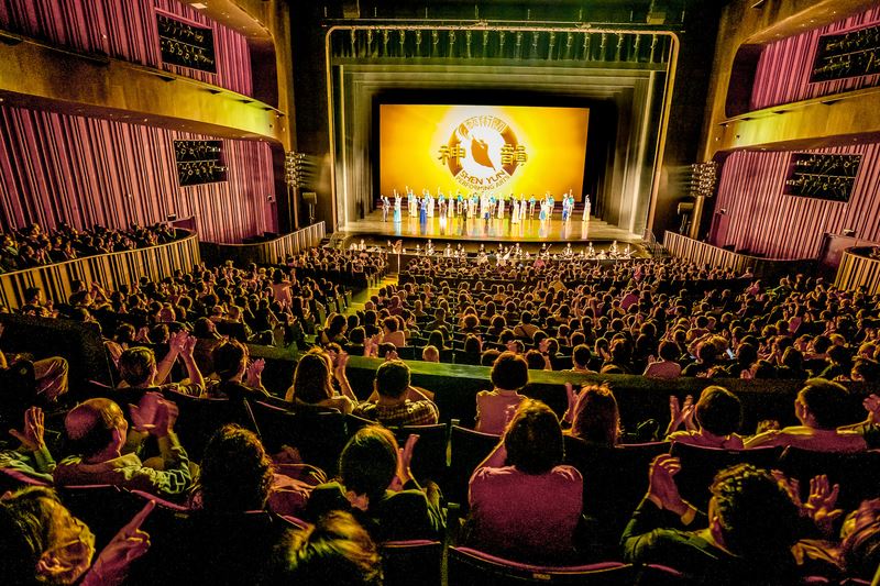 '图2:二零二五年四月十六日下午,美国神韵环球艺术团在台湾高雄卫武营歌剧院的第四场、也是最后一场演出,再次爆满落幕。'