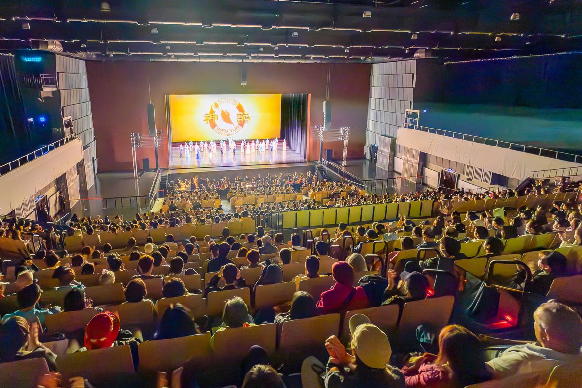 '图1:二零二五年四月二十五日下午,神韵环球艺术团在桃园展演中心第三场、也是台湾最后一个城市的演出。票房场场售罄,缔造连续六场爆满盛况。'