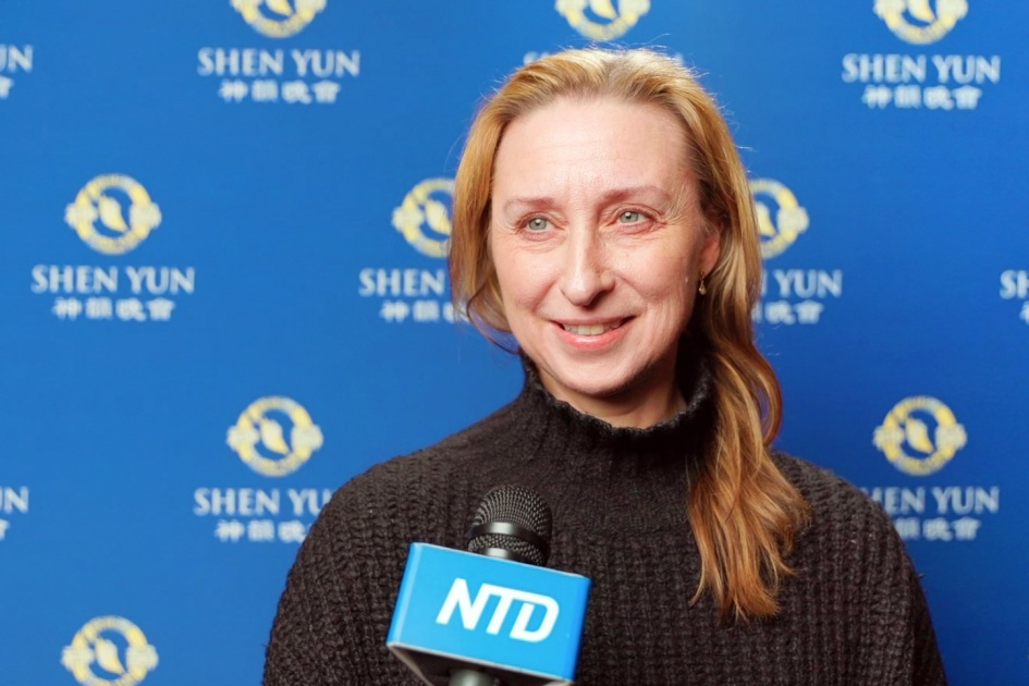 图8:二零二五年四月二十一日下午,瑞典芭蕾舞大师玛丽·林德奎斯特(Marie Lindqvist)在瑞典首都观赏了神韵演出。(新<span style='max-width:0px!important;margin-left:-4px;color:#eee!important;'>!</span>唐<span style='max-width:0px!important;margin-left:-4px;color:#eee!important;'>!</span>人<span style='max-width:0px!important;margin-left:-4px;color:#eee!important;'>:</span>电视台)